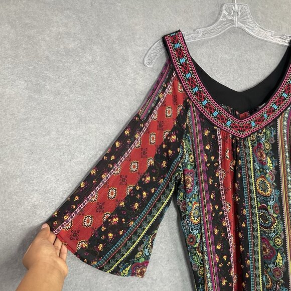 No Boundaries Top XL Floral Colorful Bold Open Shoulder Embroidery V-Neck Aztec - Picture 4 of 15